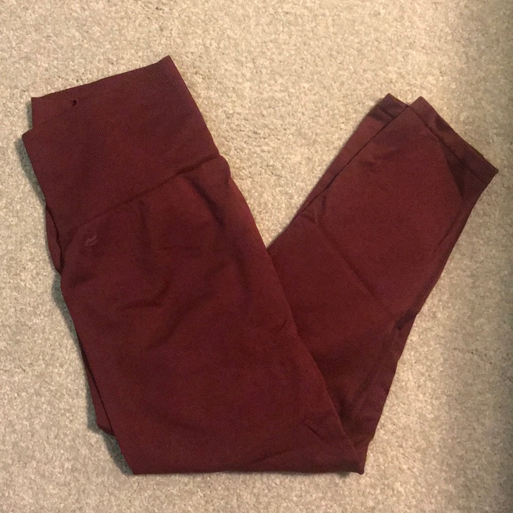 Seamless High-Waisted Solid Capri